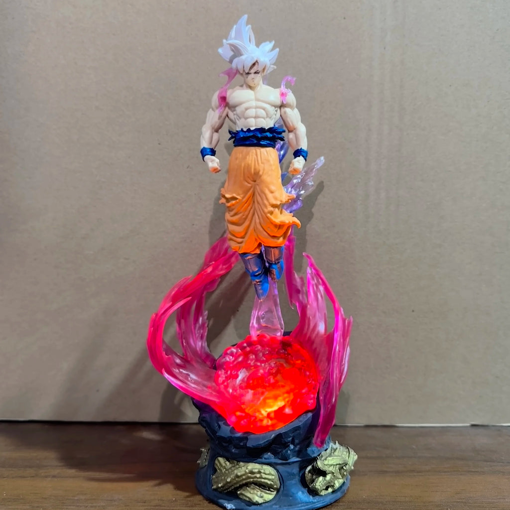 Action Figure Goku Ultra Instinct Luminosa – Dragon Ball Super – 20 cm – PVC